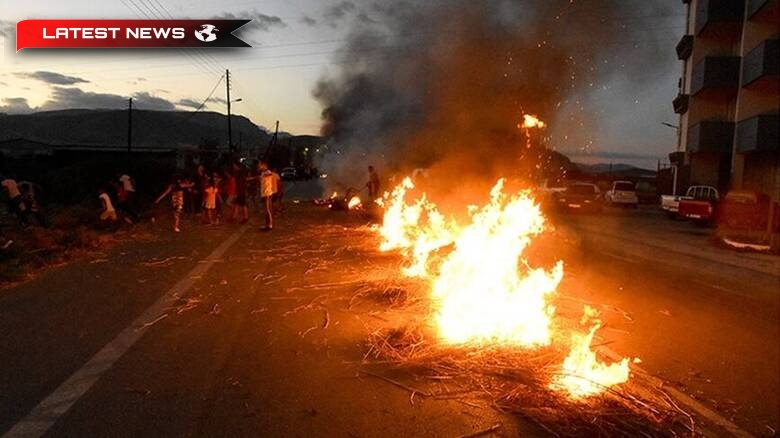 Persecuția în Perama – Situația din Aspropyrgos este instabilă – romii au închis Attiki Odos