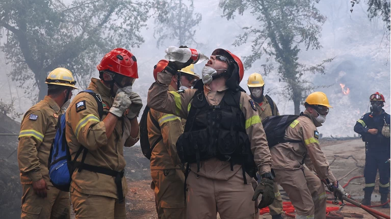 Cinci arestări pentru episoadele din adunarea pompierilor sezonieri