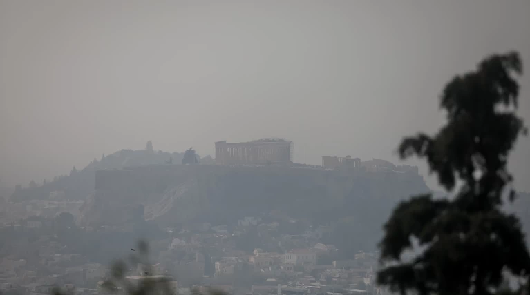 Imagini impresionante din vălul dens de ceață care „acoperea” Atena: Unde se datorează fenomenul - Când va reapărea