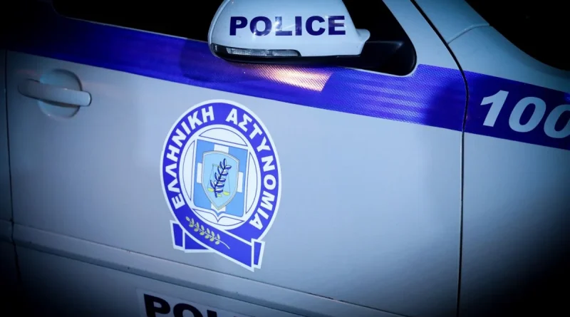 Salamina.. Un bărbat de 57 de ani a fost arestat pentru uciderea mamei sale