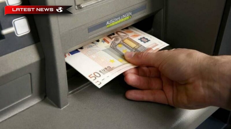 Kifissia - L-au amenințat cu un pumnal pe un tânăr de 20 de ani și l-au dus la bancomat - I s-a „răpit” 230 de euro