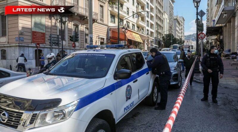 Poliția arestează 69 de imigranți ilegali și străini într-o percheziție în centrul Atenei