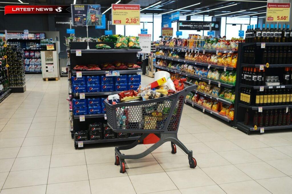 Supermarketurile limitează achiziționarea de ulei vegetal, făină și zahăr