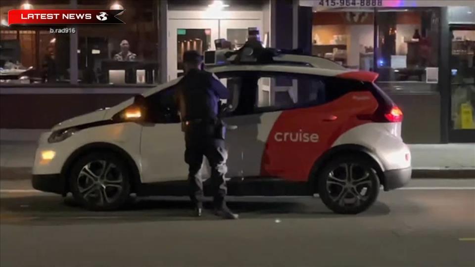 Poliția americană oprește o mașină care se conduce singur - video