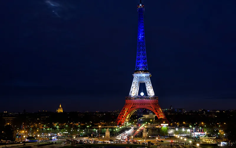 Din cauza crizei energetice, Franța îi obligă pe comercianți să reducă aparatele de aer condiționat și luminile