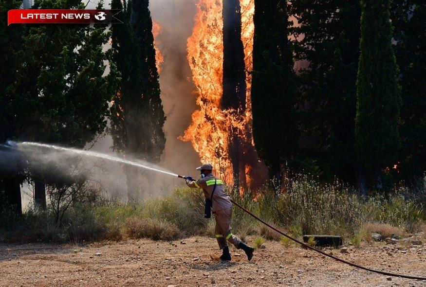 Trei incendii sunt în desfășurare în acest moment - Luptând în Evia, Ilia și Attica