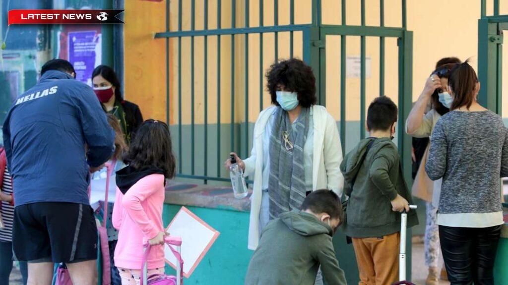 Școli – coronavirus: Cum se vor întoarce elevii la birourile lor și când sunt așteptate deciziile finale