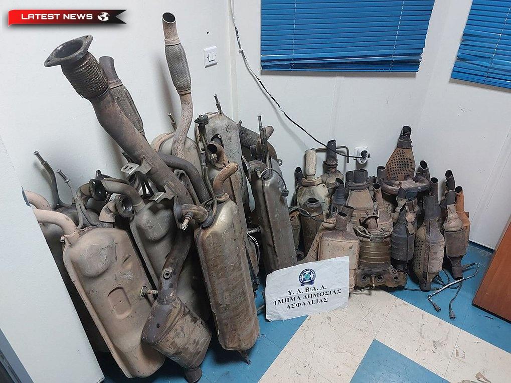 Video de la marea operațiune de poliție din Menidi - Zefyri: Două bande care furau catalizatori au fost demontate