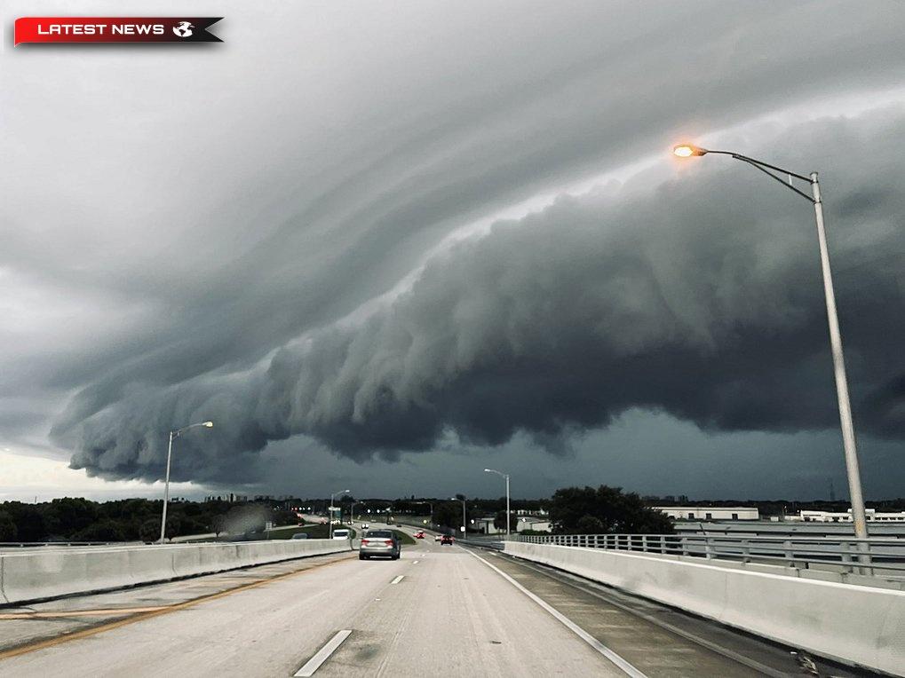 Transmisiune în direct a uraganului Florida cu vânturi de 250 km/h