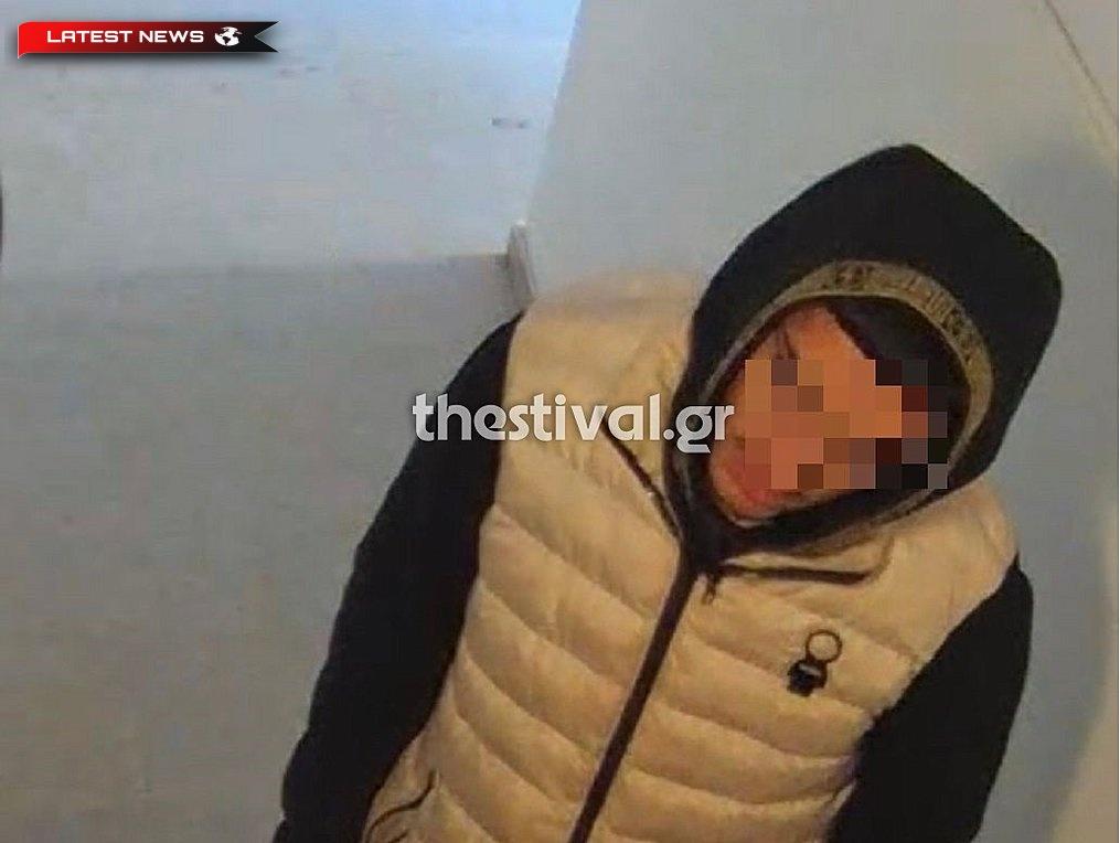 Salonic: Momentul în care un posibil tâlhar se prezintă ca un vecin și încearcă să jefuiască o femeie în vârstă (video)