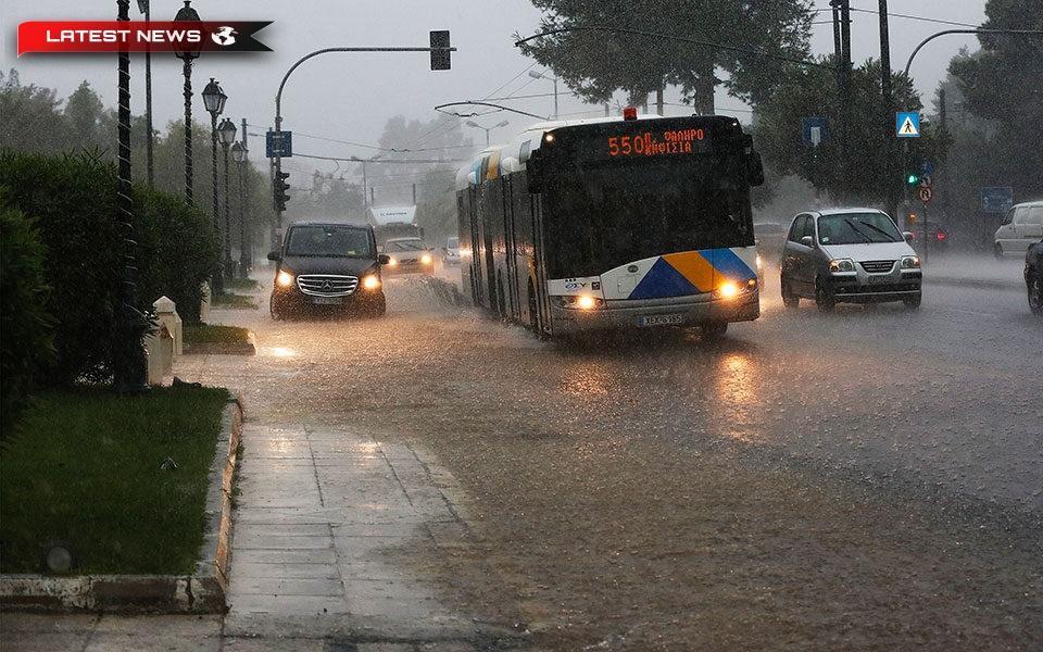 Trafic: Haos pe străzile Atenei din cauza vremii nefavorabile Ariel