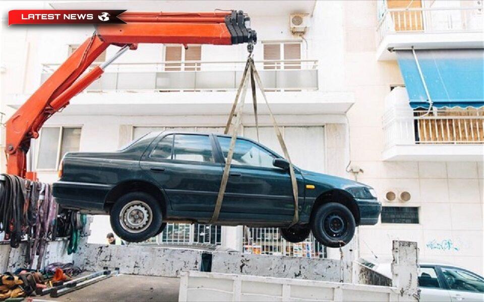 Municipalitatea din Atena scoate de pe străzile orașului peste 3.150 de mașini abandonate și 2.500 de motociclete