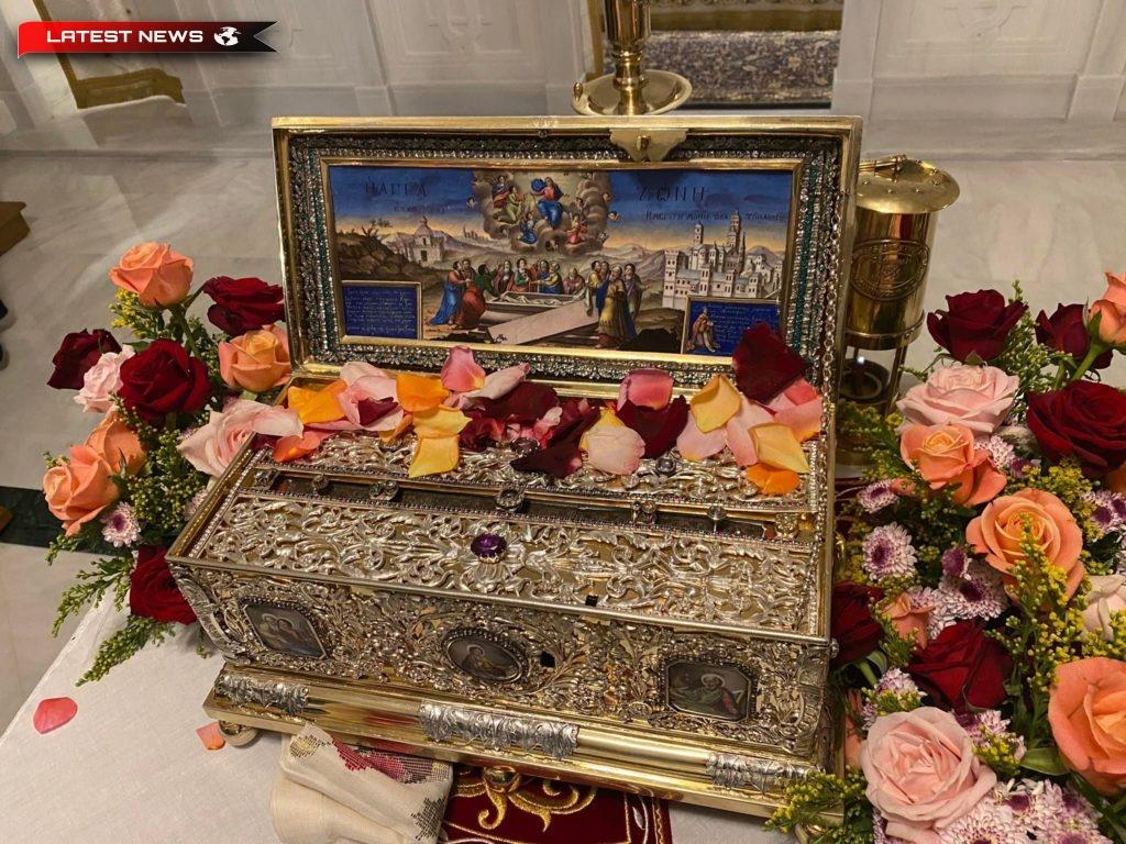 Pireul îi întâmpină pe Agia Zoni din Panagia