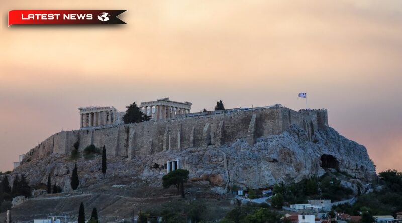 Foc: fum gros a acoperit Acropole - toată Atena miroase a fum