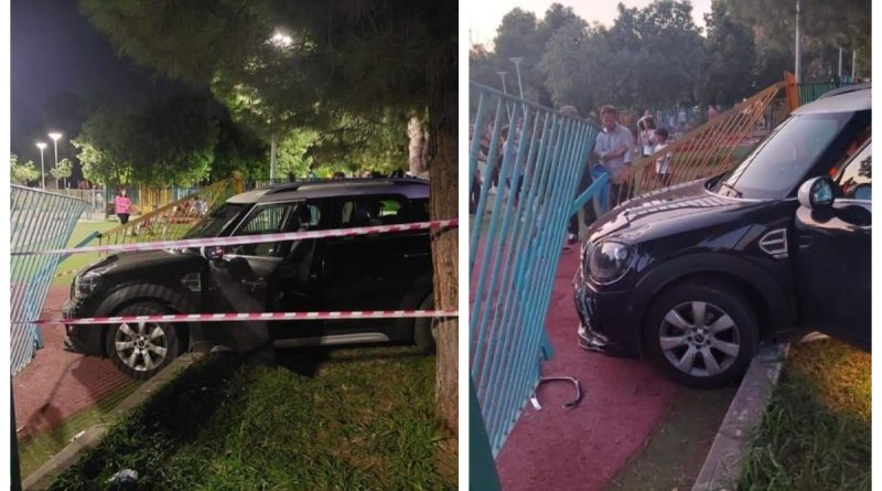 "Incident periculos la Vouliagmeni: Mașina pătrunde în locul de joacă, dar norocul a fost de partea părinților și copiilor"
