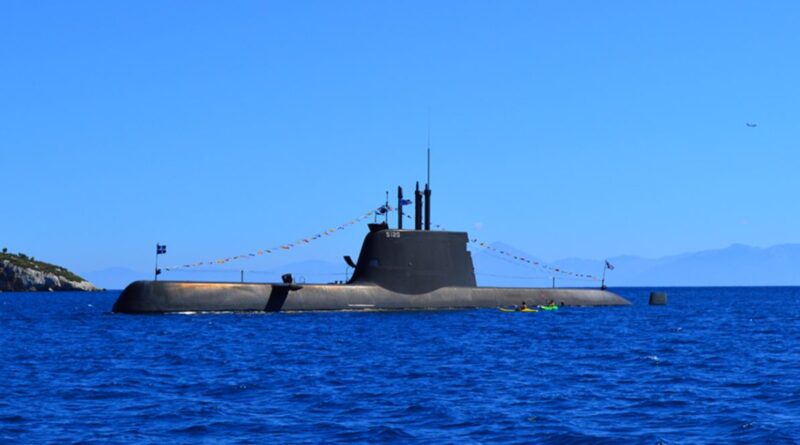 Trei nave istorice grecești își deschid porțile publicului în portul Pireu pentru a sărbători Revoluția Națională