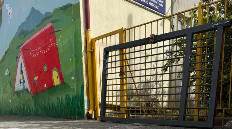 Teroare în Kifissia Ușă de Fier Zdrobită Elev de 9 Ani Rănit - Trei Arestări în Curs