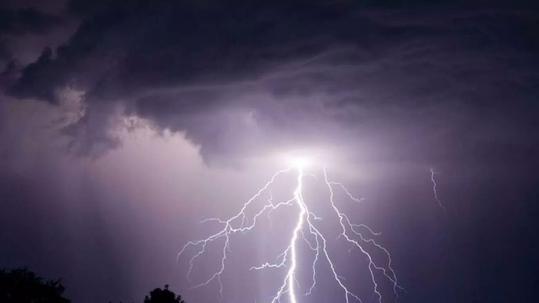 Fulgerul ucide o fată de 13 ani pe plaja din Halkidiki