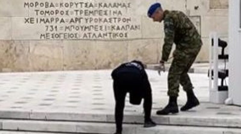 Un angajat al Parlamentului: arestat după ce a scris sloganuri pe Mormântul Soldatului Necunoscut după parada militară