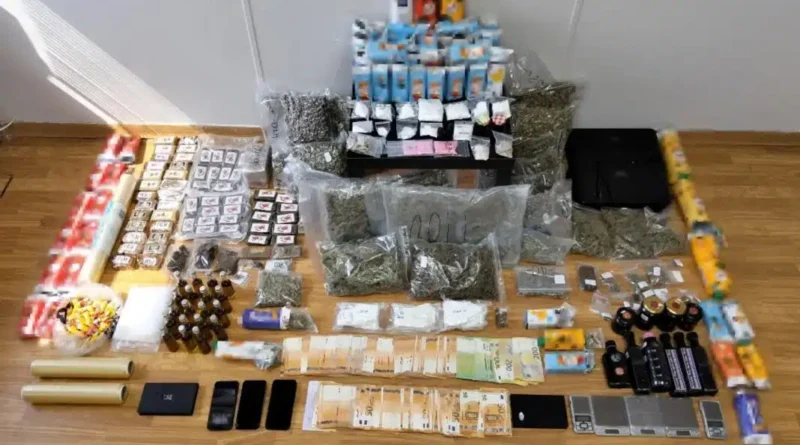 Organizație criminală destructurată cu 11 tipuri de droguri în Attica - Substanțele ascunse în ambalaje de suc și alimente