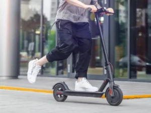 Adolescentă de 17 ani, în stare critică după un accident de skateboard la Grevena Adolescentă de 17 ani, în stare critică după un accident de skateboard la Grevena