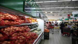 Ministerul Dezvoltării anunță intensificarea controalelor în supermarketuri pe fondul riscului de creștere a prețurilor Ministerul Dezvoltării anunță intensificarea controalelor în supermarketuri pe fondul riscului de creștere a prețurilor