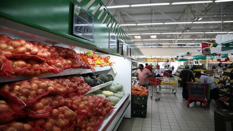 Ministerul Dezvoltării anunță intensificarea controalelor în supermarketuri pe fondul riscului de creștere a prețurilor