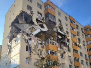Explozie puternică într-un bloc de apartamente din București trei morți și mai mulți răniți Explozie puternică întrun bloc de apartamente din București trei morți și mai mulți răniți