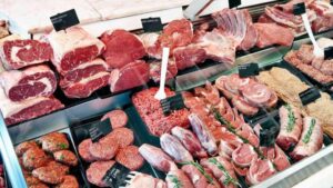 Șoc pe piața cărnii: Carnea de vită se apropie de 20 de euro pe kilogram