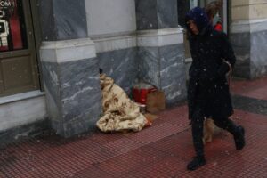 Primăria Atenei adoptă măsuri de urgență pentru protejarea persoanelor vulnerabile în fața temperaturilor scăzute