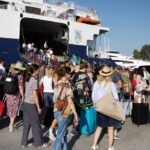 Prima mare excursie a verii: aproximativ 100.000 de turiști pleacă spre destinații insulare în minivacanța de trei zile Prima mare excursie a verii: aproximativ 100.000 de turiști pleacă spre destinații insulare în minivacanța de trei zile