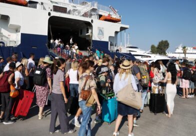 Prima mare excursie a verii: aproximativ 100.000 de turiști pleacă spre destinații insulare în minivacanța de trei zile